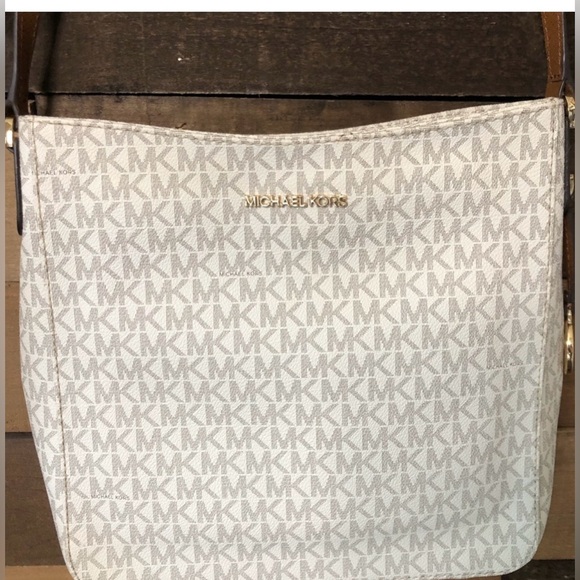 Michael Kors Jet Set Travel  Crossbody - Picture 3 of 7